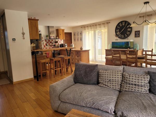 Maison à vendre 9 pièces NEUVIC (24)