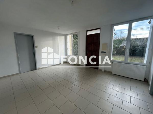 Location Appartement 2 pièces 44.42 m² - 62 RUE DES LUETTES Tournon Sur Rhone 07300