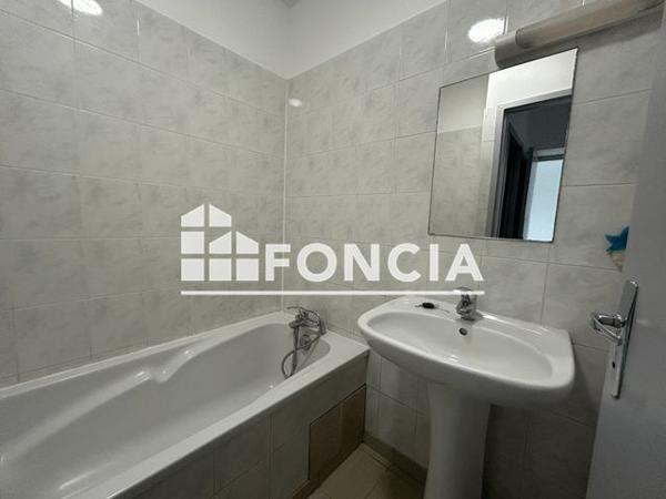 Location Appartement 2 pièces 44.42 m² - 62 RUE DES LUETTES Tournon Sur Rhone 07300