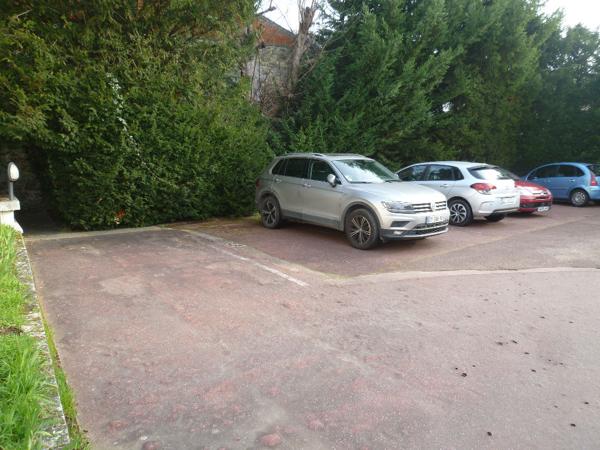 Bureaux de 141 m2 avec 3 parkings à louer