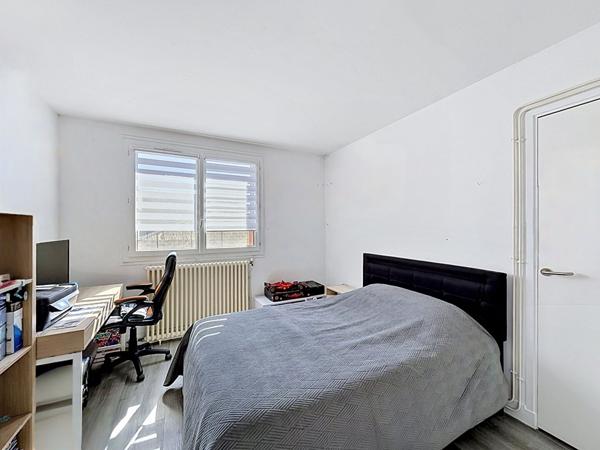 Appartement Meaux centre ville (proche place Henri IV) - 2 chambres - balcon et stationnement dans la résidence.