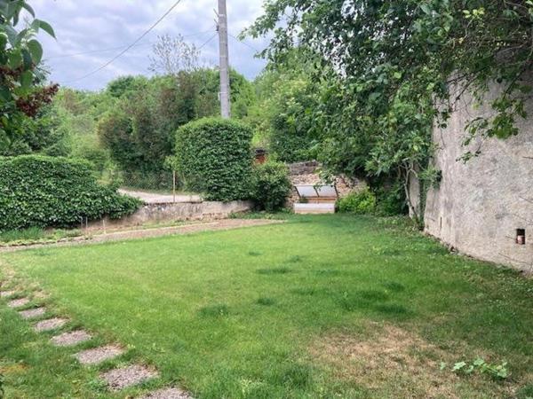 Corps de ferme dans le bourg d'Ahuy !