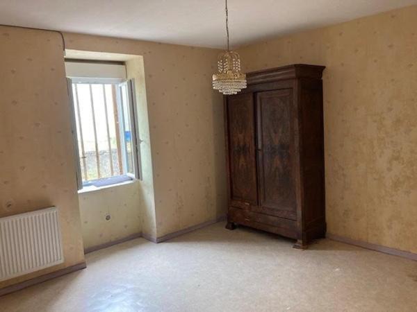 Corps de ferme dans le bourg d'Ahuy !