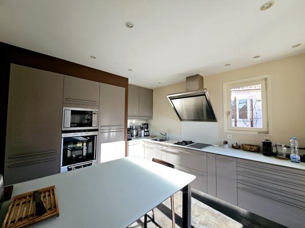 Grande maison familiale assortie d'un T3 indépendant