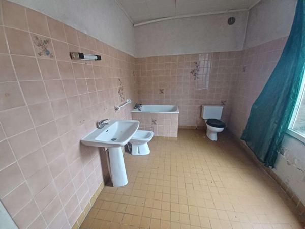 // A SAISIR  Maison de village Planches 5 pièce(s) 95 m2