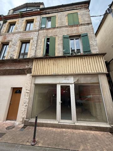 47300 VILLENEUVE SUR LOT A Villeneuve/Lot, Idéal investissseur, immeuble avec local et T3