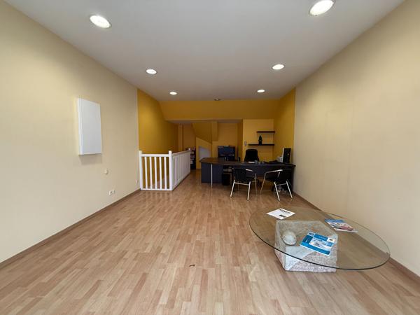 47300 VILLENEUVE SUR LOT A Villeneuve/Lot, Idéal investissseur, immeuble avec local et T3