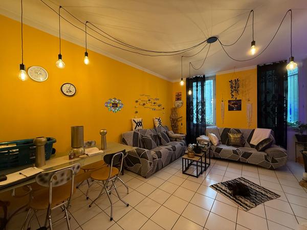 47300 VILLENEUVE SUR LOT A Villeneuve/Lot, Idéal investissseur, immeuble avec local et T3