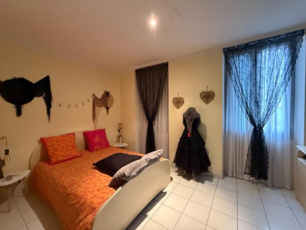 47300 VILLENEUVE SUR LOT A Villeneuve/Lot, Idéal investissseur, immeuble avec local et T3