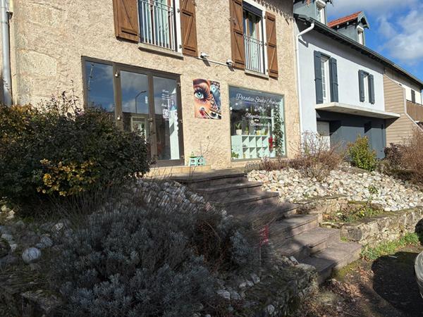 Local commercial 77 m2 au RDC avec Places de Parking