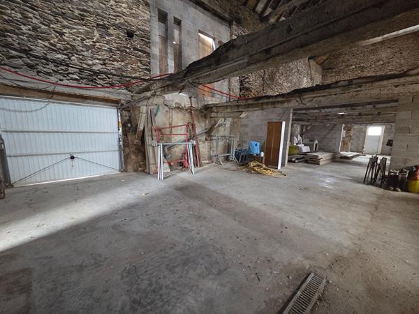 Grange en pierres aux portes de Rodez Baraqueville
