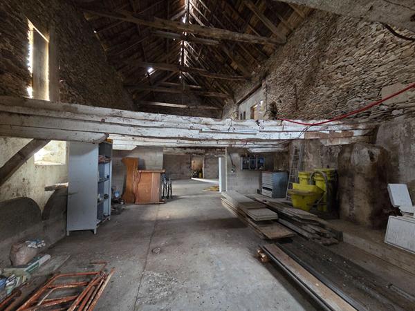 Grange en pierres aux portes de Rodez Baraqueville