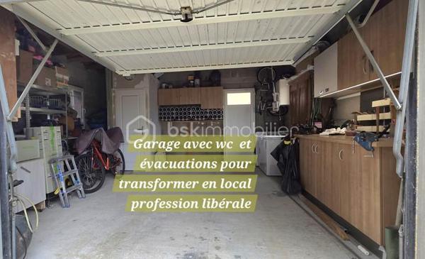 🏡 20 ANS DE BONHEUR… ET SI C’ÉTAIT À VOUS ? ❤️

À 12' de Gignac, située à Puilacher, découvrez cette Villa de PLAIN-PIED où l’on respire…163 m² posée sur 1500 m² de terrain.

Aucun regard indiscret, une piscine en retrait et une maison en parfait état.
✨ Une belle pièce de vie 54 m² orientée vers sa TERRASSE de 40m².
🍽️ Une cuisine ouverte de 25 m².
🛏️ Une suite parentale + 2 chambres (4 possible).
🏊‍♀️ Une piscine totalement à l’abri des regards, au sel, chauffée et sécurisée. Un Pool House et son four à Pizzas!
🌿 Des extérieurs et des espaces thématiques pour profiter pleinement du soleil, une vraie parenthèse de DOUCEUR et CAMPAGNE!
🏠 Une dépendance attenante avec séjour/cuisine, chambre, salle de douche et wc.

Et le petit + qui peut faire toute la différence :
👉 Ce potentiel de revenu locatif grâce à la dépendance… ou au GARAGE transformable, avec en plus de nombreuses possibilités de stationnement sur la propriété.

Une maison construite il y a 20 ans, entretenue avec soin, qui propose QUIETUDE-JOLIE VUE et dédiée aux AMOUREUX de la NATURE.

Elle attend maintenant sa prochaine histoire. ❤️

IDEAL FAMILLE , PROJET INTERGENERATIONNEL ou et  PROFESSION LIBERALE

Vidéo à disposition et à visiter rapidement sur financement validé.