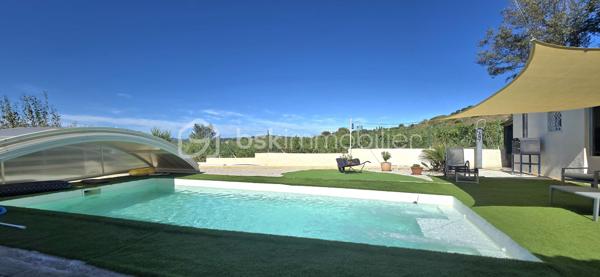 🏡 20 ANS DE BONHEUR… ET SI C’ÉTAIT À VOUS ? ❤️

À 12' de Gignac, située à Puilacher, découvrez cette Villa de PLAIN-PIED où l’on respire…163 m² posée sur 1500 m² de terrain.

Aucun regard indiscret, une piscine en retrait et une maison en parfait état.
✨ Une belle pièce de vie 54 m² orientée vers sa TERRASSE de 40m².
🍽️ Une cuisine ouverte de 25 m².
🛏️ Une suite parentale + 2 chambres (4 possible).
🏊‍♀️ Une piscine totalement à l’abri des regards, au sel, chauffée et sécurisée. Un Pool House et son four à Pizzas!
🌿 Des extérieurs et des espaces thématiques pour profiter pleinement du soleil, une vraie parenthèse de DOUCEUR et CAMPAGNE!
🏠 Une dépendance attenante avec séjour/cuisine, chambre, salle de douche et wc.

Et le petit + qui peut faire toute la différence :
👉 Ce potentiel de revenu locatif grâce à la dépendance… ou au GARAGE transformable, avec en plus de nombreuses possibilités de stationnement sur la propriété.

Une maison construite il y a 20 ans, entretenue avec soin, qui propose QUIETUDE-JOLIE VUE et dédiée aux AMOUREUX de la NATURE.

Elle attend maintenant sa prochaine histoire. ❤️

IDEAL FAMILLE , PROJET INTERGENERATIONNEL ou et  PROFESSION LIBERALE

Vidéo à disposition et à visiter rapidement sur financement validé.