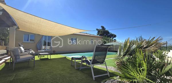 🏡 20 ANS DE BONHEUR… ET SI C’ÉTAIT À VOUS ? ❤️

À 12' de Gignac, située à Puilacher, découvrez cette Villa de PLAIN-PIED où l’on respire…163 m² posée sur 1500 m² de terrain.

Aucun regard indiscret, une piscine en retrait et une maison en parfait état.
✨ Une belle pièce de vie 54 m² orientée vers sa TERRASSE de 40m².
🍽️ Une cuisine ouverte de 25 m².
🛏️ Une suite parentale + 2 chambres (4 possible).
🏊‍♀️ Une piscine totalement à l’abri des regards, au sel, chauffée et sécurisée. Un Pool House et son four à Pizzas!
🌿 Des extérieurs et des espaces thématiques pour profiter pleinement du soleil, une vraie parenthèse de DOUCEUR et CAMPAGNE!
🏠 Une dépendance attenante avec séjour/cuisine, chambre, salle de douche et wc.

Et le petit + qui peut faire toute la différence :
👉 Ce potentiel de revenu locatif grâce à la dépendance… ou au GARAGE transformable, avec en plus de nombreuses possibilités de stationnement sur la propriété.

Une maison construite il y a 20 ans, entretenue avec soin, qui propose QUIETUDE-JOLIE VUE et dédiée aux AMOUREUX de la NATURE.

Elle attend maintenant sa prochaine histoire. ❤️

IDEAL FAMILLE , PROJET INTERGENERATIONNEL ou et  PROFESSION LIBERALE

Vidéo à disposition et à visiter rapidement sur financement validé.