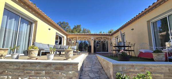 🏡 20 ANS DE BONHEUR… ET SI C’ÉTAIT À VOUS ? ❤️

À 12' de Gignac, située à Puilacher, découvrez cette Villa de PLAIN-PIED où l’on respire…163 m² posée sur 1500 m² de terrain.

Aucun regard indiscret, une piscine en retrait et une maison en parfait état.
✨ Une belle pièce de vie 54 m² orientée vers sa TERRASSE de 40m².
🍽️ Une cuisine ouverte de 25 m².
🛏️ Une suite parentale + 2 chambres (4 possible).
🏊‍♀️ Une piscine totalement à l’abri des regards, au sel, chauffée et sécurisée. Un Pool House et son four à Pizzas!
🌿 Des extérieurs et des espaces thématiques pour profiter pleinement du soleil, une vraie parenthèse de DOUCEUR et CAMPAGNE!
🏠 Une dépendance attenante avec séjour/cuisine, chambre, salle de douche et wc.

Et le petit + qui peut faire toute la différence :
👉 Ce potentiel de revenu locatif grâce à la dépendance… ou au GARAGE transformable, avec en plus de nombreuses possibilités de stationnement sur la propriété.

Une maison construite il y a 20 ans, entretenue avec soin, qui propose QUIETUDE-JOLIE VUE et dédiée aux AMOUREUX de la NATURE.

Elle attend maintenant sa prochaine histoire. ❤️

IDEAL FAMILLE , PROJET INTERGENERATIONNEL ou et  PROFESSION LIBERALE

Vidéo à disposition et à visiter rapidement sur financement validé.
