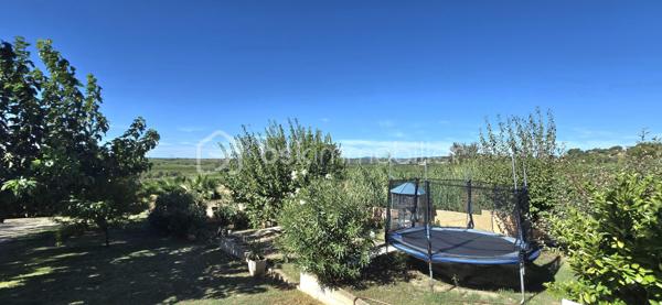 🏡 20 ANS DE BONHEUR… ET SI C’ÉTAIT À VOUS ? ❤️

À 12' de Gignac, située à Puilacher, découvrez cette Villa de PLAIN-PIED où l’on respire…163 m² posée sur 1500 m² de terrain.

Aucun regard indiscret, une piscine en retrait et une maison en parfait état.
✨ Une belle pièce de vie 54 m² orientée vers sa TERRASSE de 40m².
🍽️ Une cuisine ouverte de 25 m².
🛏️ Une suite parentale + 2 chambres (4 possible).
🏊‍♀️ Une piscine totalement à l’abri des regards, au sel, chauffée et sécurisée. Un Pool House et son four à Pizzas!
🌿 Des extérieurs et des espaces thématiques pour profiter pleinement du soleil, une vraie parenthèse de DOUCEUR et CAMPAGNE!
🏠 Une dépendance attenante avec séjour/cuisine, chambre, salle de douche et wc.

Et le petit + qui peut faire toute la différence :
👉 Ce potentiel de revenu locatif grâce à la dépendance… ou au GARAGE transformable, avec en plus de nombreuses possibilités de stationnement sur la propriété.

Une maison construite il y a 20 ans, entretenue avec soin, qui propose QUIETUDE-JOLIE VUE et dédiée aux AMOUREUX de la NATURE.

Elle attend maintenant sa prochaine histoire. ❤️

IDEAL FAMILLE , PROJET INTERGENERATIONNEL ou et  PROFESSION LIBERALE

Vidéo à disposition et à visiter rapidement sur financement validé.