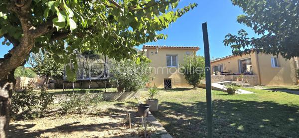 🏡 20 ANS DE BONHEUR… ET SI C’ÉTAIT À VOUS ? ❤️

À 12' de Gignac, située à Puilacher, découvrez cette Villa de PLAIN-PIED où l’on respire…163 m² posée sur 1500 m² de terrain.

Aucun regard indiscret, une piscine en retrait et une maison en parfait état.
✨ Une belle pièce de vie 54 m² orientée vers sa TERRASSE de 40m².
🍽️ Une cuisine ouverte de 25 m².
🛏️ Une suite parentale + 2 chambres (4 possible).
🏊‍♀️ Une piscine totalement à l’abri des regards, au sel, chauffée et sécurisée. Un Pool House et son four à Pizzas!
🌿 Des extérieurs et des espaces thématiques pour profiter pleinement du soleil, une vraie parenthèse de DOUCEUR et CAMPAGNE!
🏠 Une dépendance attenante avec séjour/cuisine, chambre, salle de douche et wc.

Et le petit + qui peut faire toute la différence :
👉 Ce potentiel de revenu locatif grâce à la dépendance… ou au GARAGE transformable, avec en plus de nombreuses possibilités de stationnement sur la propriété.

Une maison construite il y a 20 ans, entretenue avec soin, qui propose QUIETUDE-JOLIE VUE et dédiée aux AMOUREUX de la NATURE.

Elle attend maintenant sa prochaine histoire. ❤️

IDEAL FAMILLE , PROJET INTERGENERATIONNEL ou et  PROFESSION LIBERALE

Vidéo à disposition et à visiter rapidement sur financement validé.