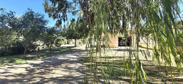 🏡 20 ANS DE BONHEUR… ET SI C’ÉTAIT À VOUS ? ❤️

À 12' de Gignac, située à Puilacher, découvrez cette Villa de PLAIN-PIED où l’on respire…163 m² posée sur 1500 m² de terrain.

Aucun regard indiscret, une piscine en retrait et une maison en parfait état.
✨ Une belle pièce de vie 54 m² orientée vers sa TERRASSE de 40m².
🍽️ Une cuisine ouverte de 25 m².
🛏️ Une suite parentale + 2 chambres (4 possible).
🏊‍♀️ Une piscine totalement à l’abri des regards, au sel, chauffée et sécurisée. Un Pool House et son four à Pizzas!
🌿 Des extérieurs et des espaces thématiques pour profiter pleinement du soleil, une vraie parenthèse de DOUCEUR et CAMPAGNE!
🏠 Une dépendance attenante avec séjour/cuisine, chambre, salle de douche et wc.

Et le petit + qui peut faire toute la différence :
👉 Ce potentiel de revenu locatif grâce à la dépendance… ou au GARAGE transformable, avec en plus de nombreuses possibilités de stationnement sur la propriété.

Une maison construite il y a 20 ans, entretenue avec soin, qui propose QUIETUDE-JOLIE VUE et dédiée aux AMOUREUX de la NATURE.

Elle attend maintenant sa prochaine histoire. ❤️

IDEAL FAMILLE , PROJET INTERGENERATIONNEL ou et  PROFESSION LIBERALE

Vidéo à disposition et à visiter rapidement sur financement validé.