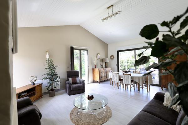 A deux pas de la plage : Maison d'exception bordée de pins