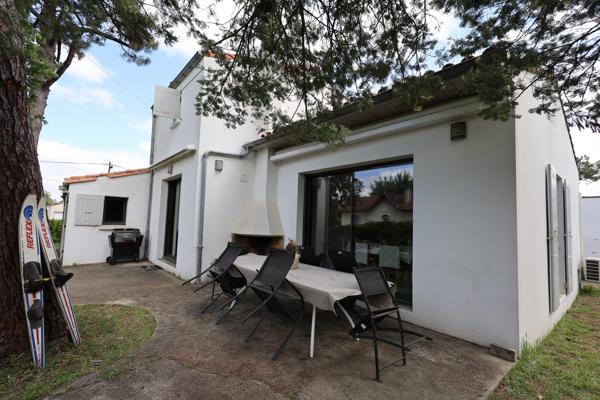 A deux pas de la plage : Maison d'exception bordée de pins