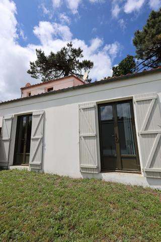 A deux pas de la plage : Maison d'exception bordée de pins