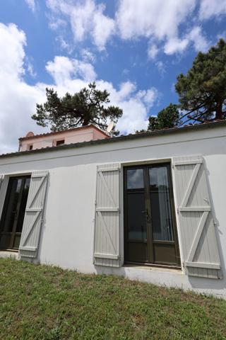 A deux pas de la plage : Maison d'exception bordée de pins