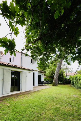 A deux pas de la plage : Maison d'exception bordée de pins