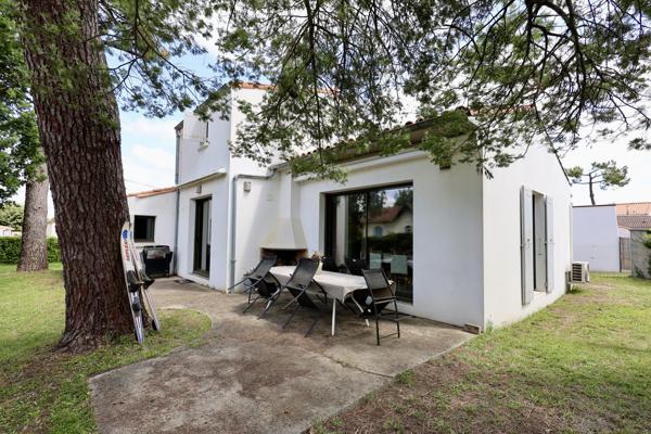 A deux pas de la plage : Maison d'exception bordée de pins