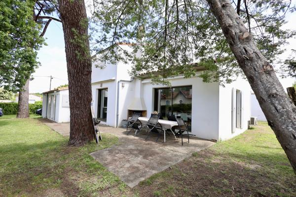 A deux pas de la plage : Maison d'exception bordée de pins
