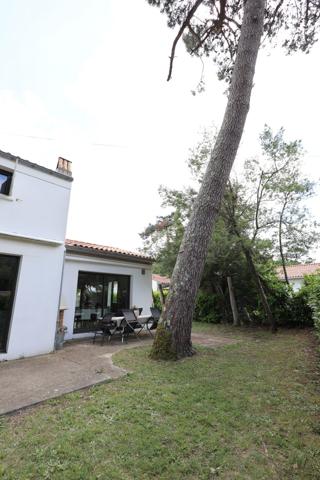 A deux pas de la plage : Maison d'exception bordée de pins