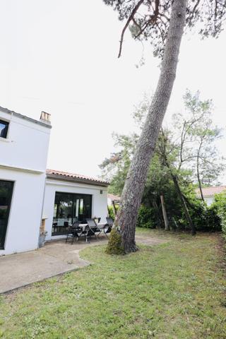 A deux pas de la plage : Maison d'exception bordée de pins