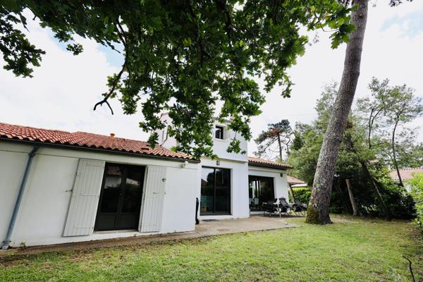 A deux pas de la plage : Maison d'exception bordée de pins