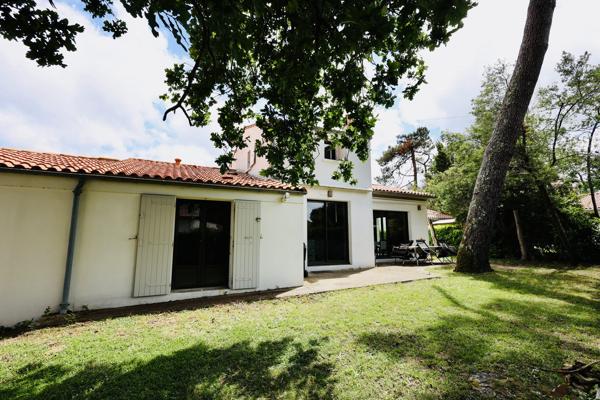 A deux pas de la plage : Maison d'exception bordée de pins