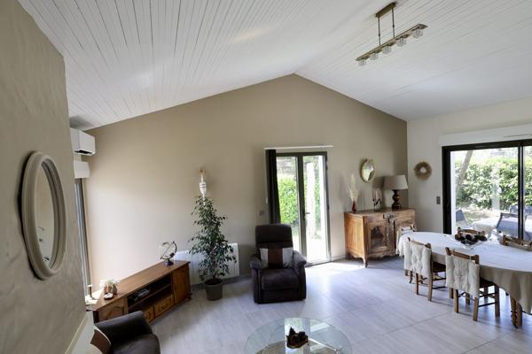 A deux pas de la plage : Maison d'exception bordée de pins