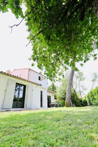 A deux pas de la plage : Maison d'exception bordée de pins
