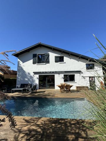 Villa basquaise rénovée, avec piscine chauffée