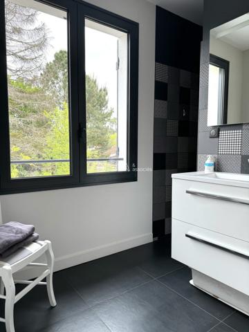 Villa basquaise rénovée, avec piscine chauffée