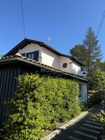 Villa basquaise rénovée, avec piscine chauffée
