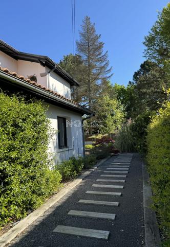 Villa basquaise rénovée, avec piscine chauffée