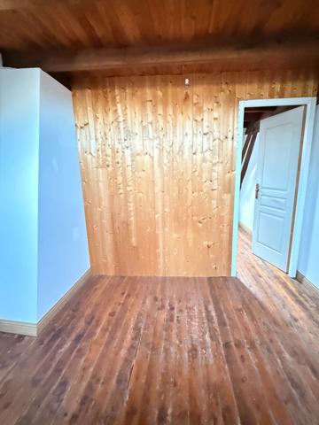 EN EXCLUSIVITE Maison en pierre de 113m² avec grange sur 2,4ha de terrain 128 000 €