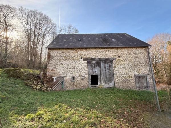 EN EXCLUSIVITE Maison en pierre de 113m² avec grange sur 2,4ha de terrain 128 000 €