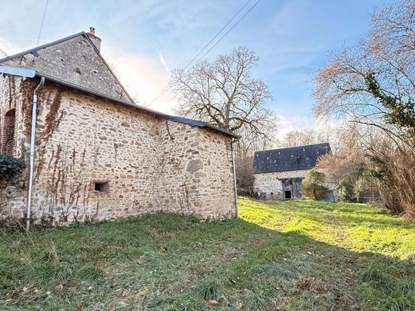 EN EXCLUSIVITE Maison en pierre de 113m² avec grange sur 2,4ha de terrain 128 000 €