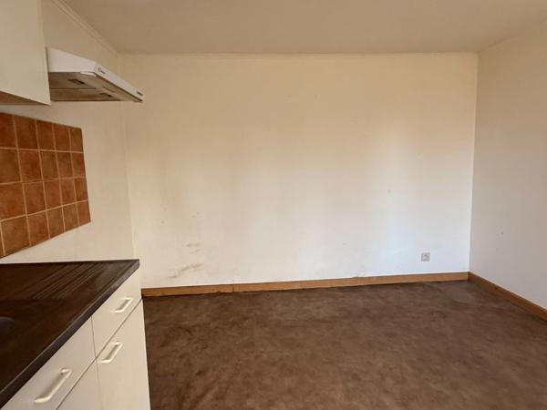 EN EXCLUSIVITE Maison en pierre de 113m² avec grange sur 2,4ha de terrain 128 000 €