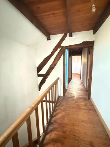 EN EXCLUSIVITE Maison en pierre de 113m² avec grange sur 2,4ha de terrain 128 000 €
