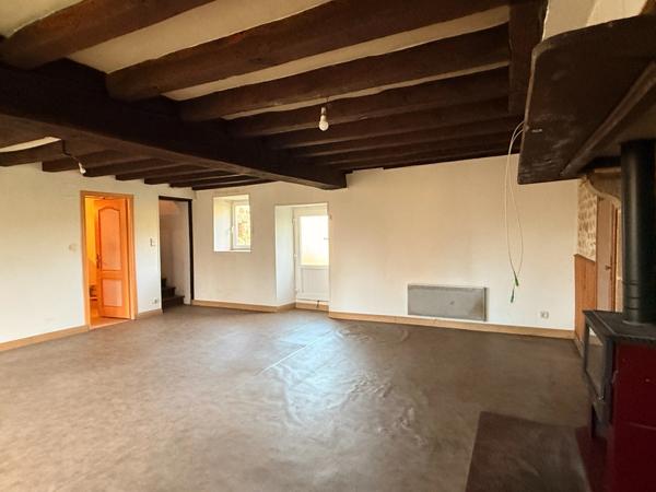 EN EXCLUSIVITE Maison en pierre de 113m² avec grange sur 2,4ha de terrain 128 000 €