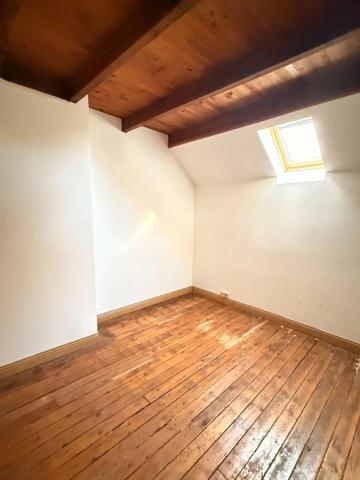 EN EXCLUSIVITE Maison en pierre de 113m² avec grange sur 2,4ha de terrain 128 000 €