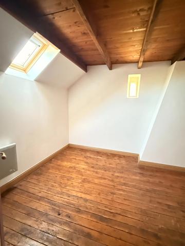 EN EXCLUSIVITE Maison en pierre de 113m² avec grange sur 2,4ha de terrain 128 000 €