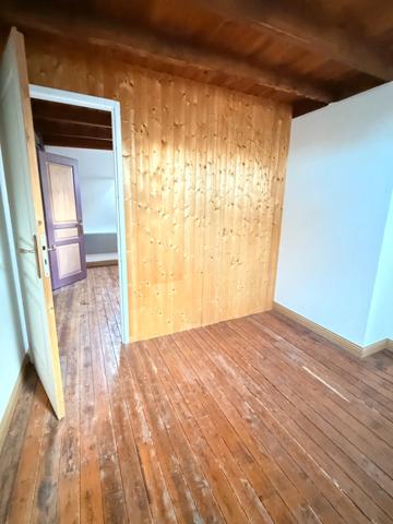 EN EXCLUSIVITE Maison en pierre de 113m² avec grange sur 2,4ha de terrain 128 000 €