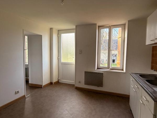 EN EXCLUSIVITE Maison en pierre de 113m² avec grange sur 2,4ha de terrain 128 000 €